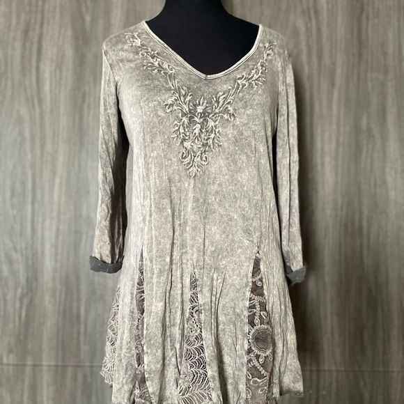 Gimmicks by Buckle tunic top - Picture 4 of 16